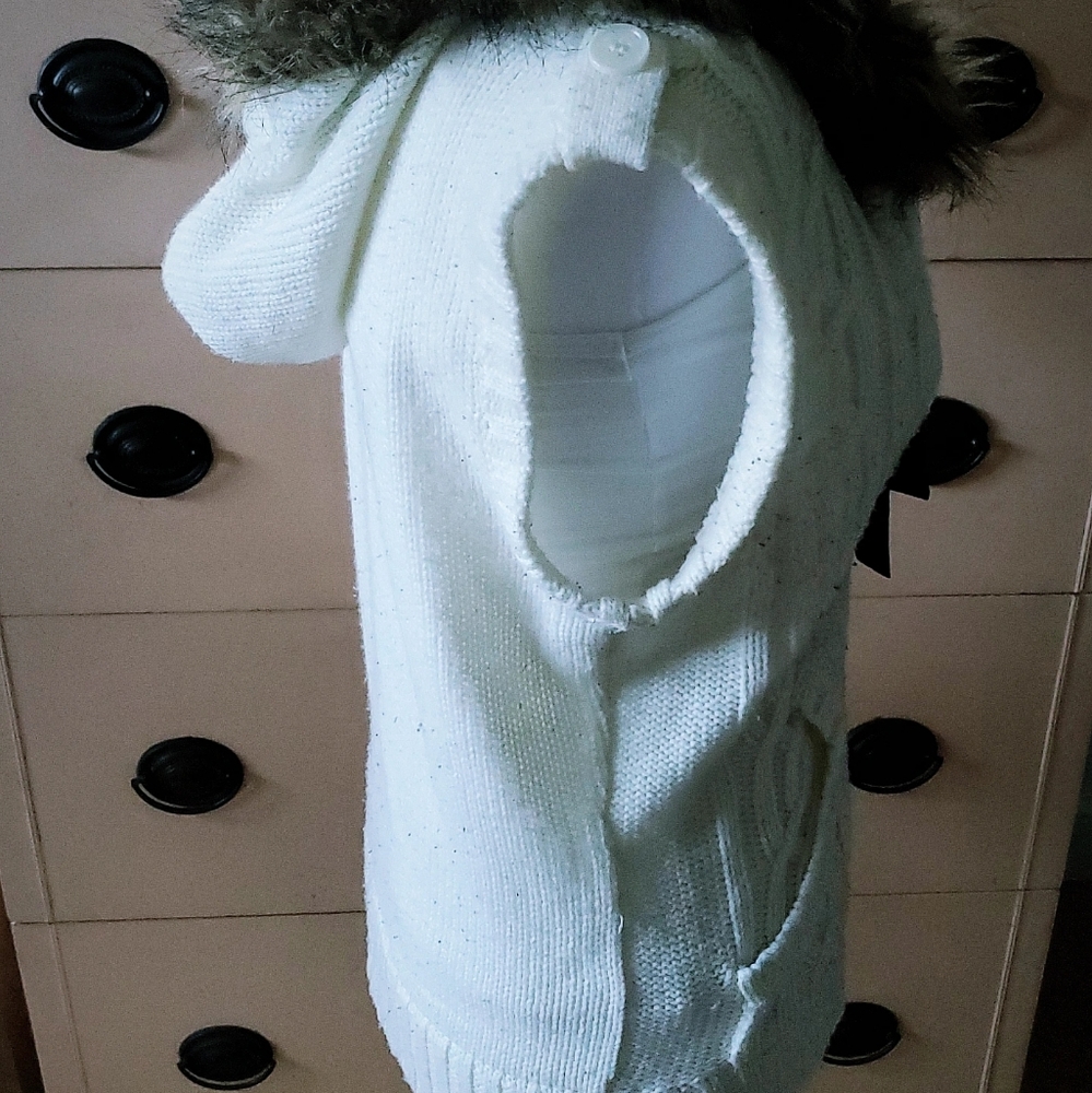 Cream/Off White Colored Vest - Picture 8 of 9